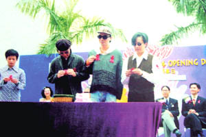 photo of artists put on red ribbons during the Hong Kong AIDS Fortnight